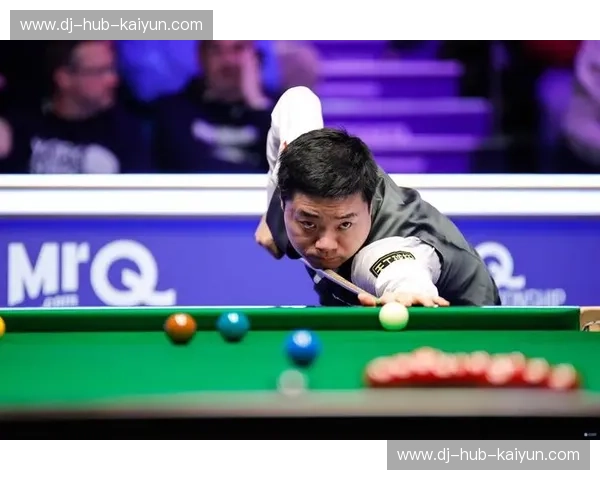 巅峰对决：丁俊晖与李行的“围球”艺术，谁才是直播镜头下的斯诺克之王？